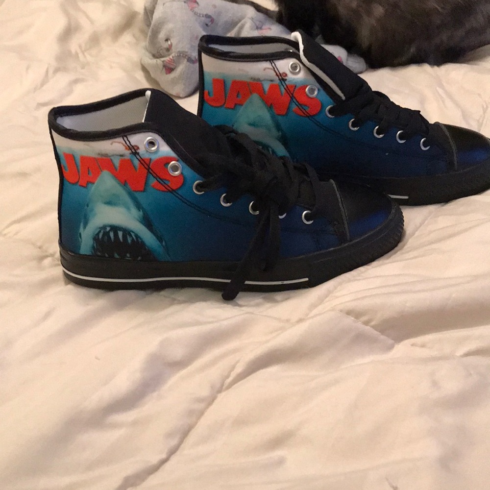 “JAWS” Women’s Sneakers